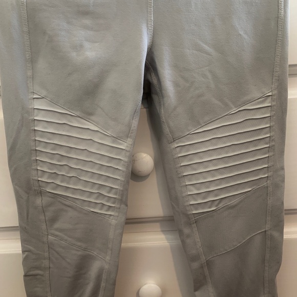 ALO MOTO LEGGINGS - SIZE SMALL - Picture 5 of 5